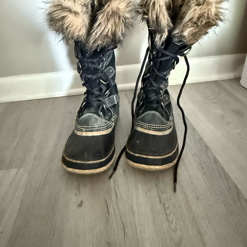 Sorel Black Winter Boots with Fur Trim